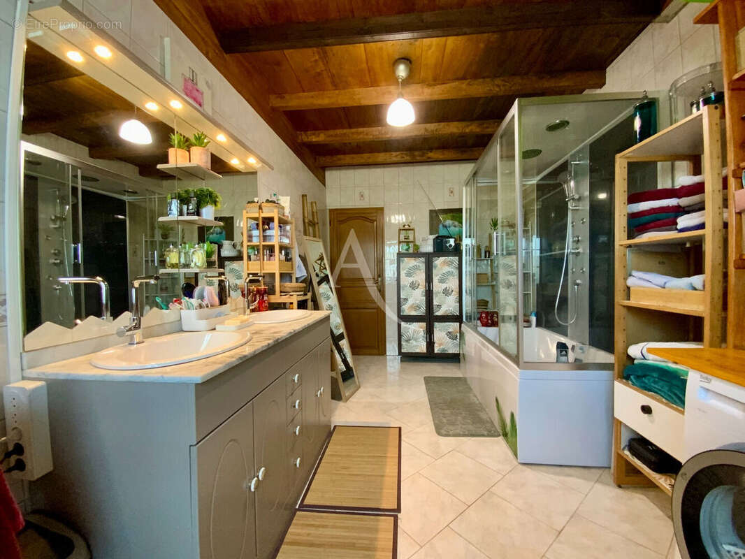 Maison à BARBEZIEUX-SAINT-HILAIRE