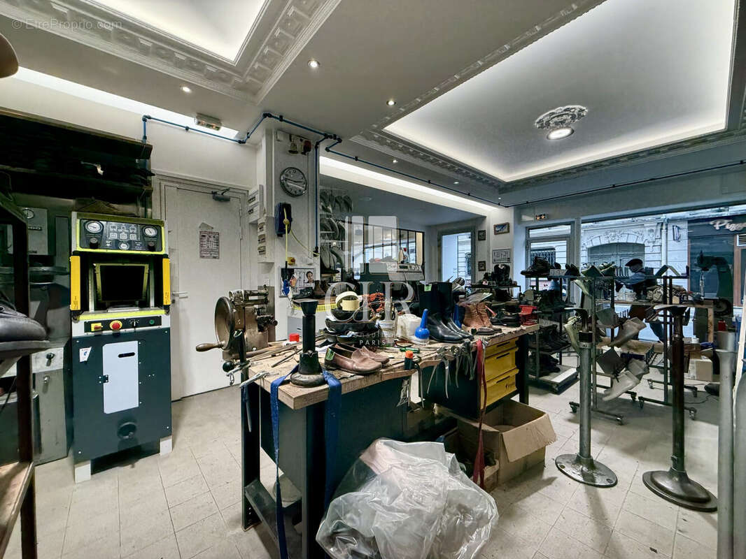 Commerce à PARIS-11E
