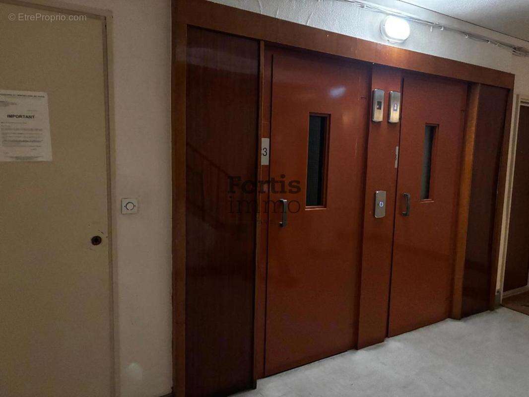 Paris 18 - appartement t3 de 52.5 m² a renover - photo 6