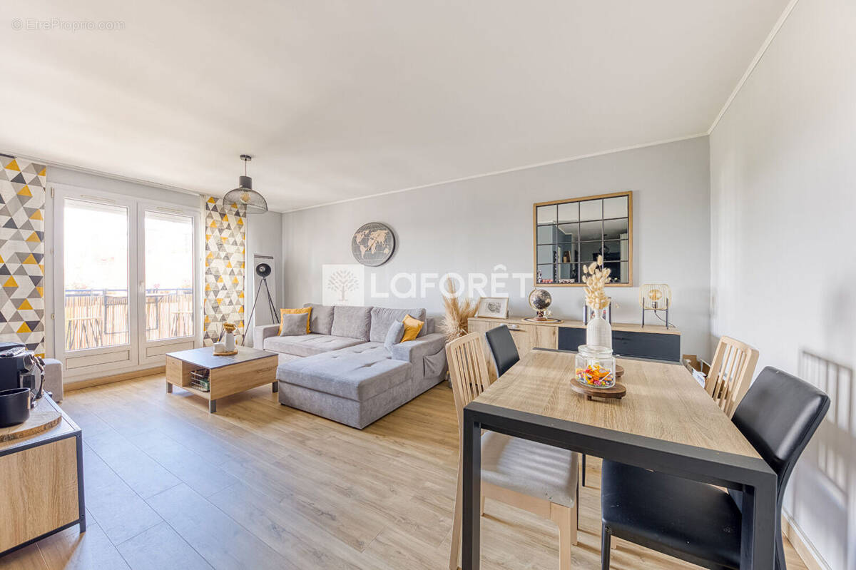 Appartement à PONTAULT-COMBAULT