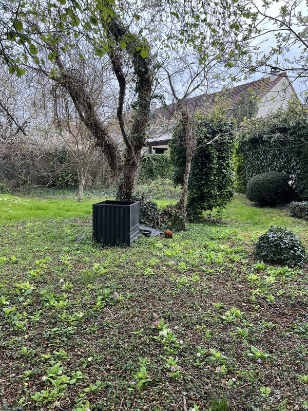 Terrain à PONTAULT-COMBAULT