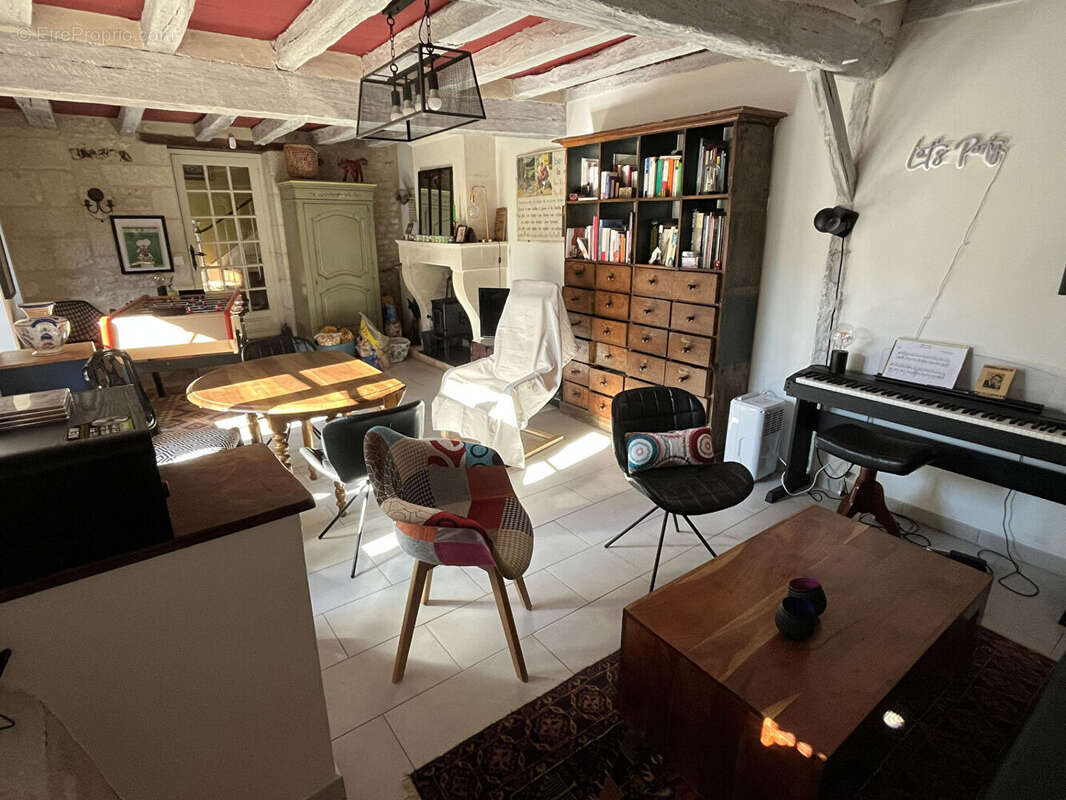 Maison à MONTS-SUR-GUESNES