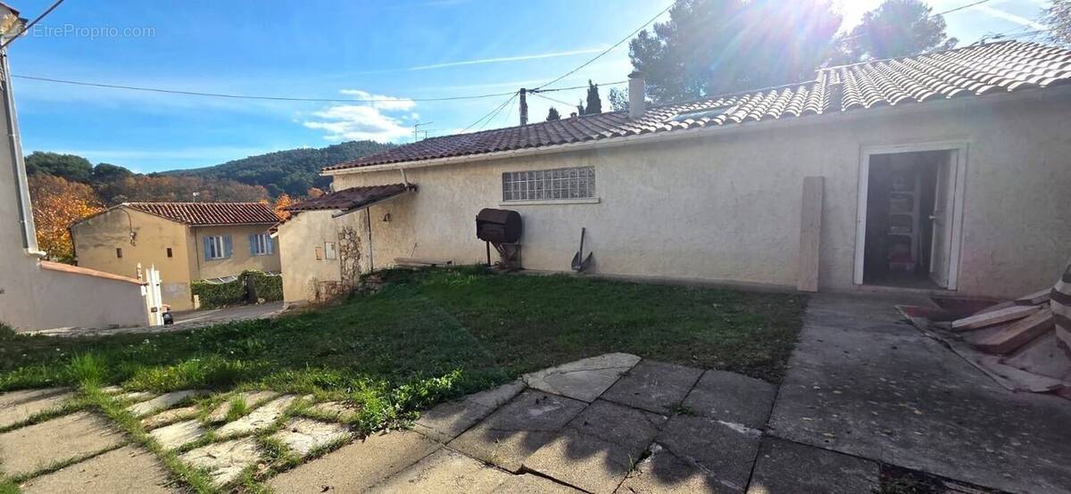 LA DESTROUSSE-MAISON T3 A VENDRE-2 CHAMBRES-TERRASSE - Maison à LA DESTROUSSE