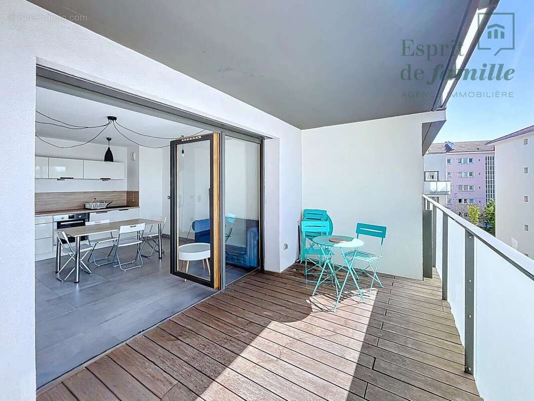 Croix-Rousse – Secteur Hénon,  T3, meublé, avec balcon, garage – Calme absolu - photo 2