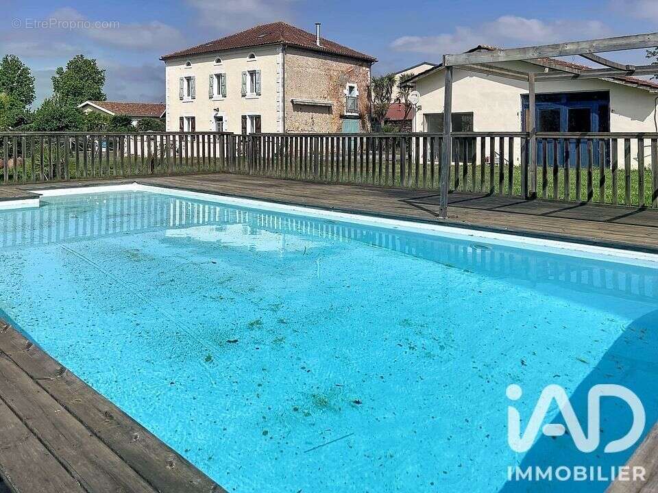 Maison 203 m² à Aubagnan  - photo 2