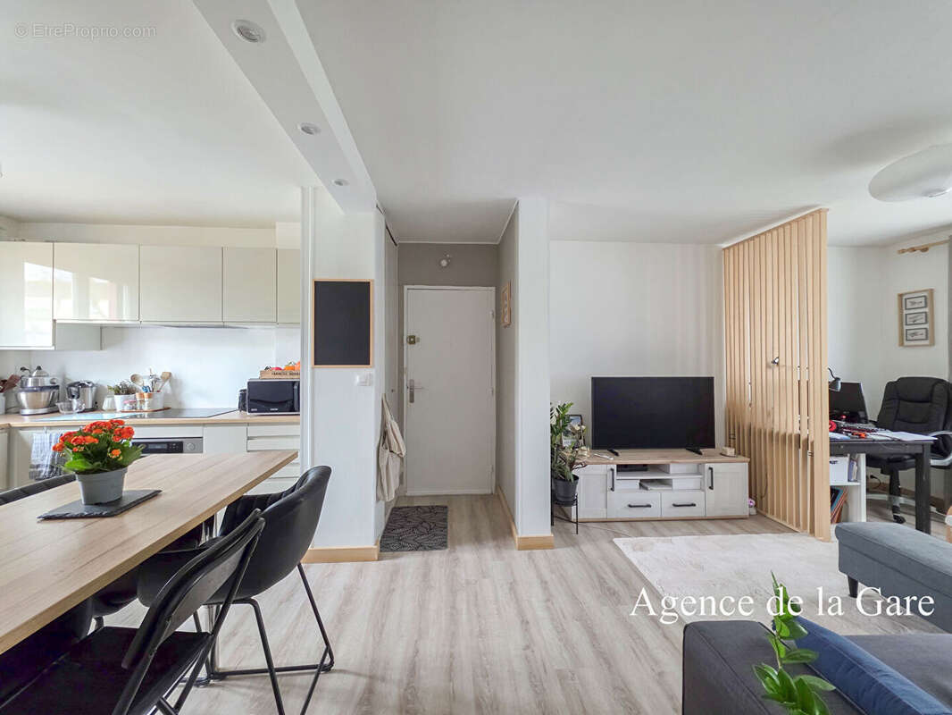 Appartement à LE MESNIL-LE-ROI