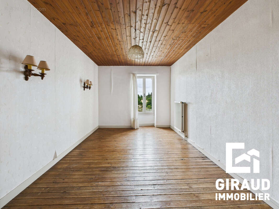 Maison à SAINT-CYR-DES-GATS