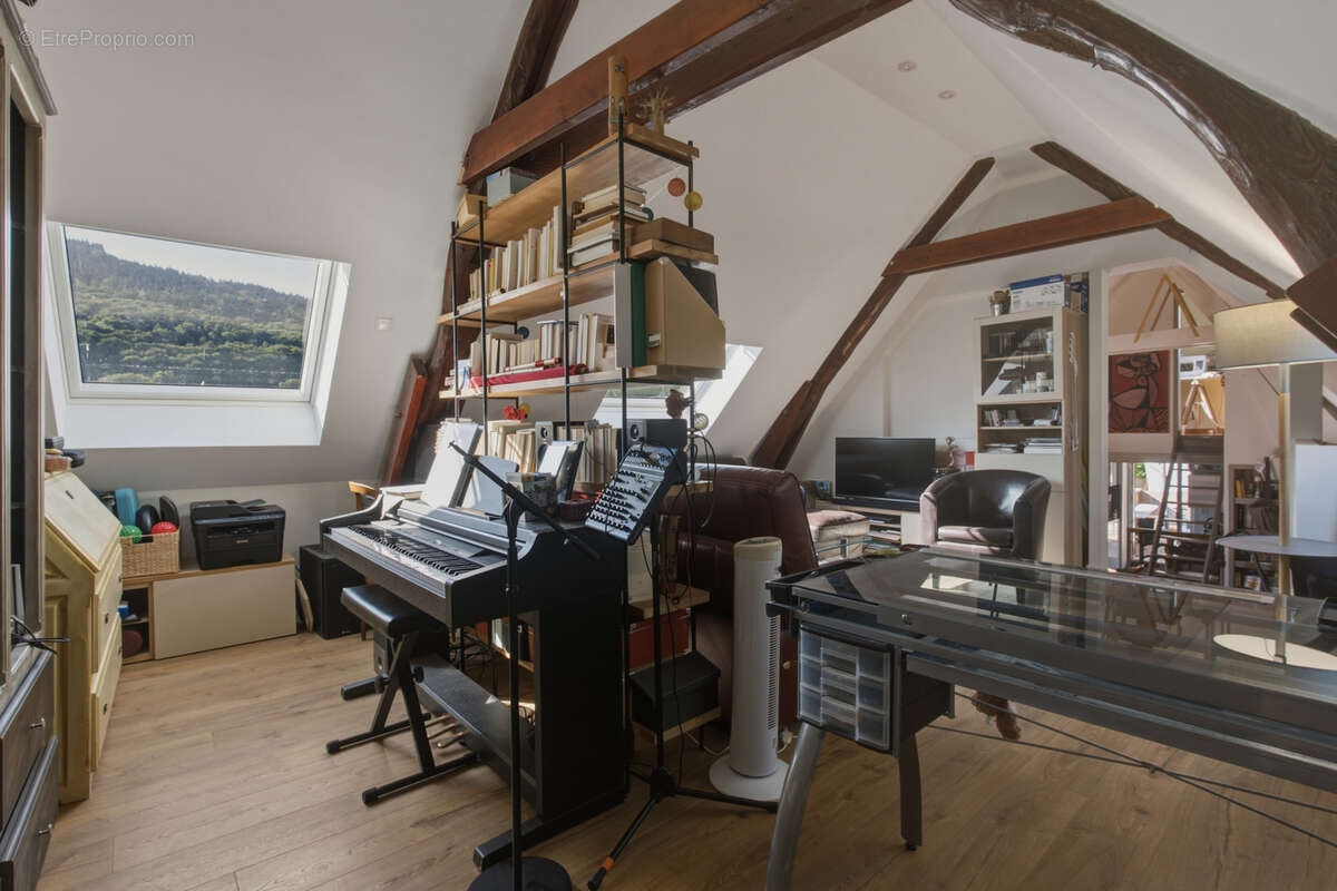 Maison de Village avec châlet et terrain - photo 6