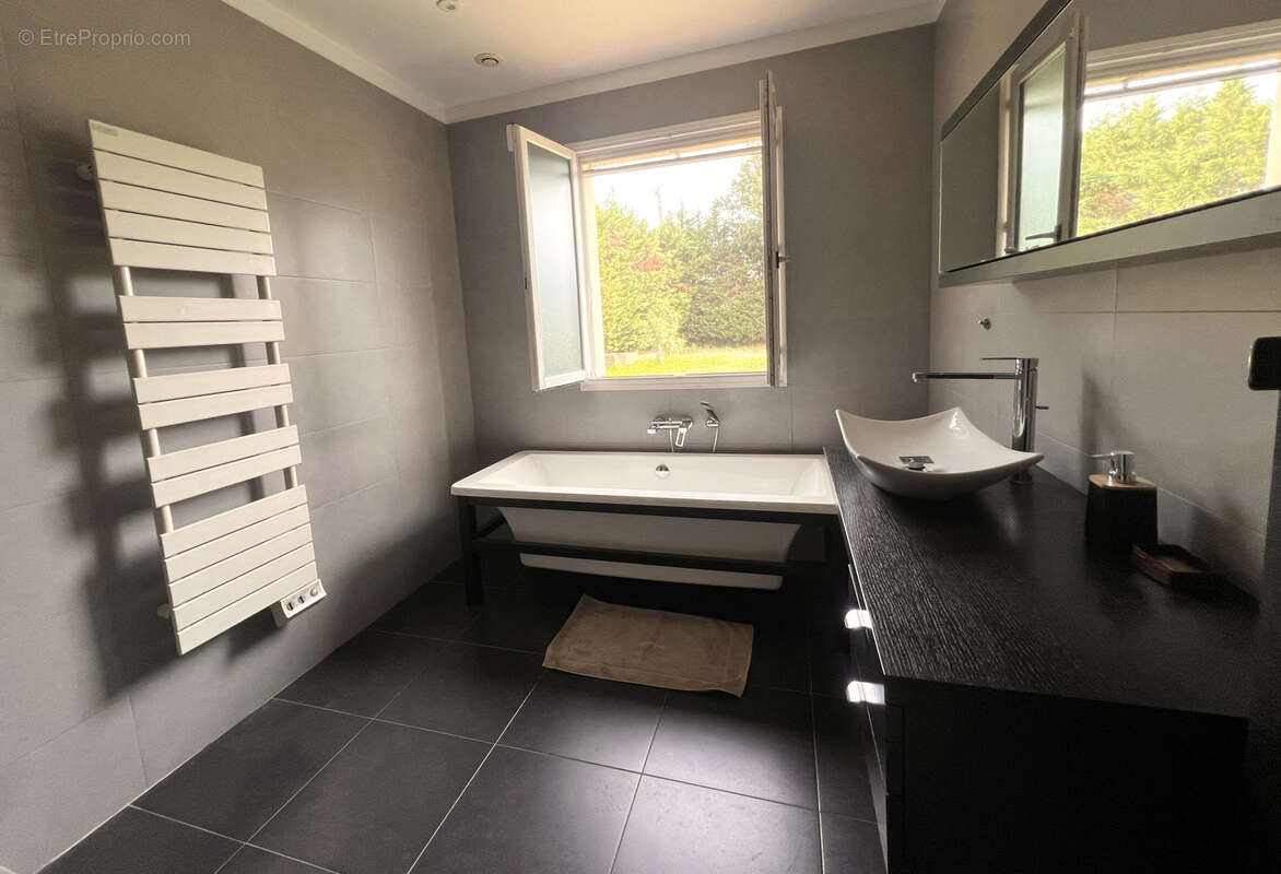 Maison à POURRIERES