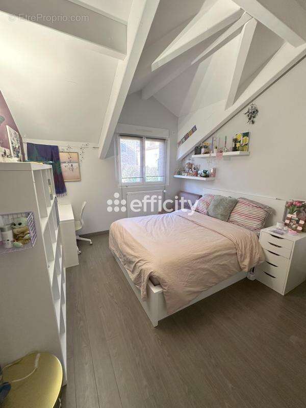 Maison à PERON