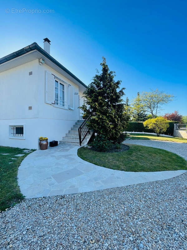 Maison à LE CHATELET-EN-BRIE