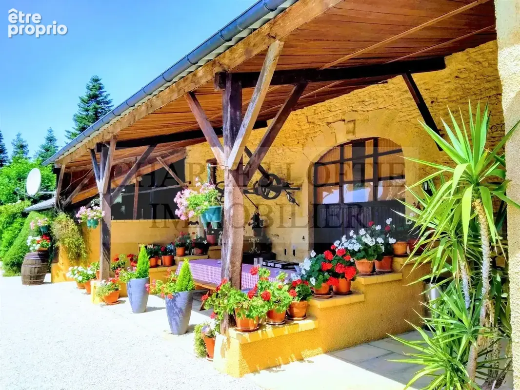 Magnifique ensemble immobilier comprenant une maison prinicipale, trois gîtes et 2 piscines, - photo 3