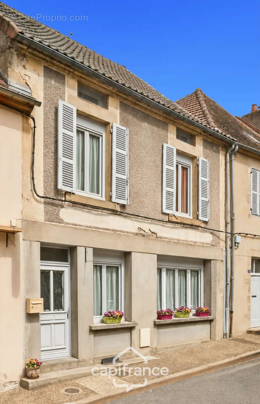 LE MONTET / 03 - Maison de village - 110 m² avec jardin - photo 8