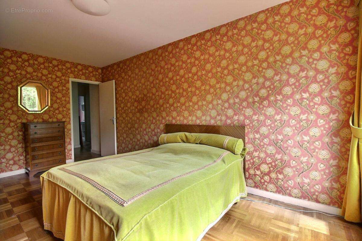 Appartement à BURES-SUR-YVETTE