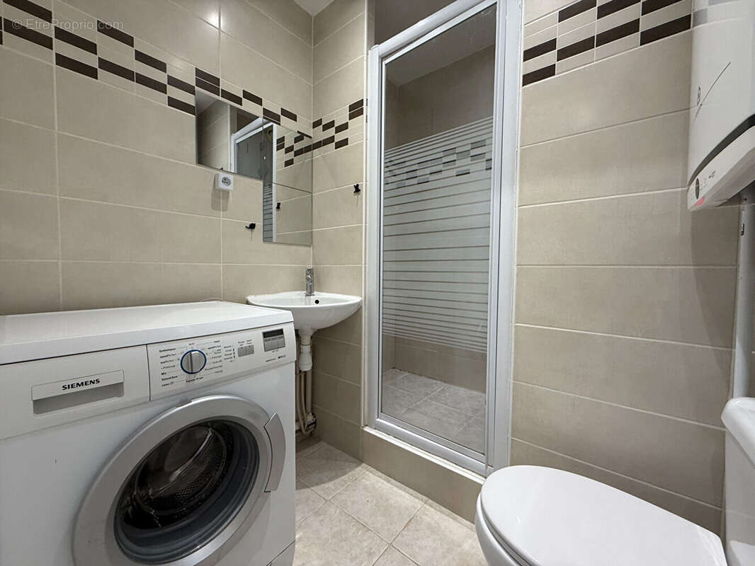 ** Proche Village et Port ** APPARTEMENT 2 Pièces 32,43m² ** Dernier étage ** Prestations Actuelles ** (83430) SAINT MANDRIER SU - photo 11