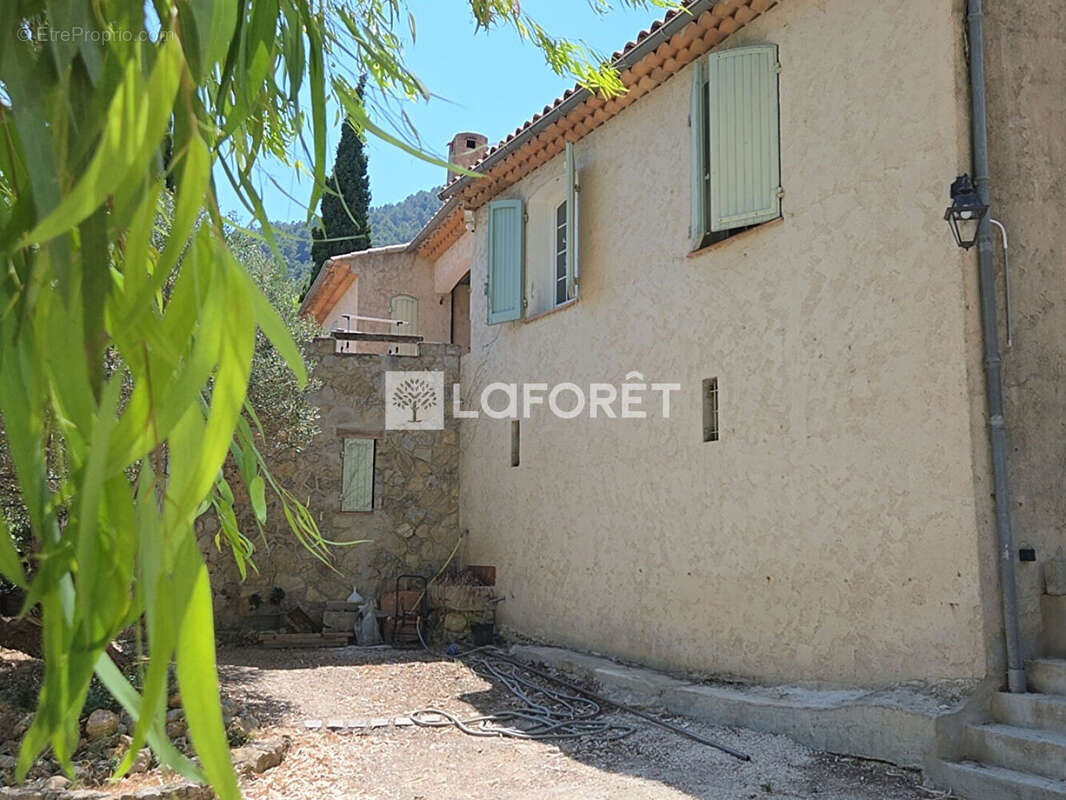 Maison à SOLLIES-VILLE