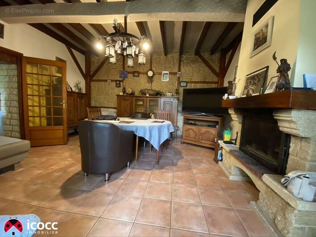 Maison 188 m² à Chasnais  - photo 2