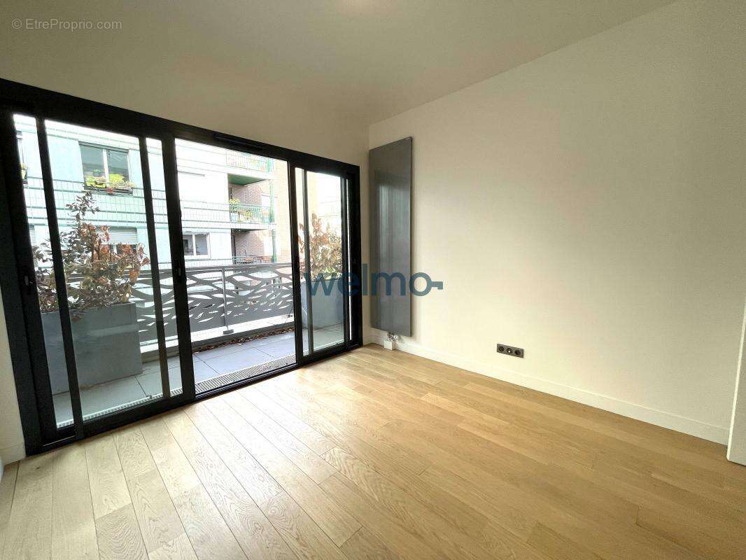Appartement à PARIS-14E