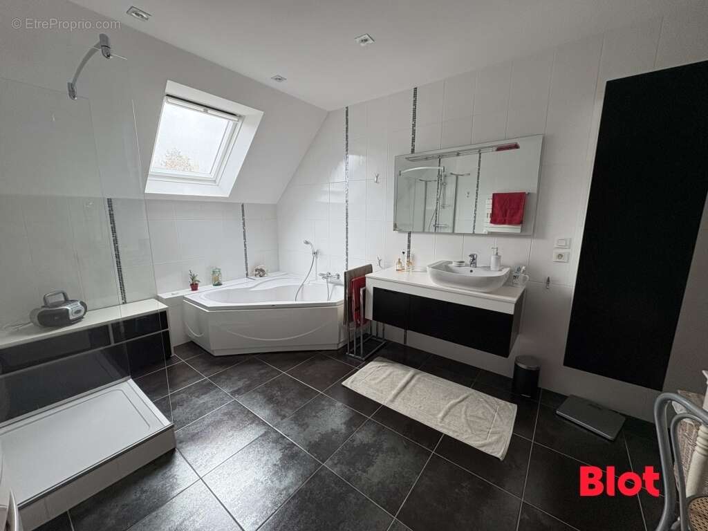 Maison à VEZIN-LE-COQUET