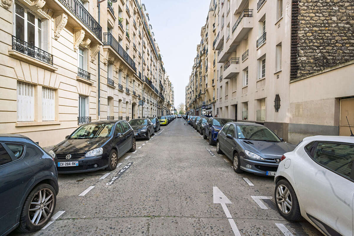 Appartement à PARIS-14E
