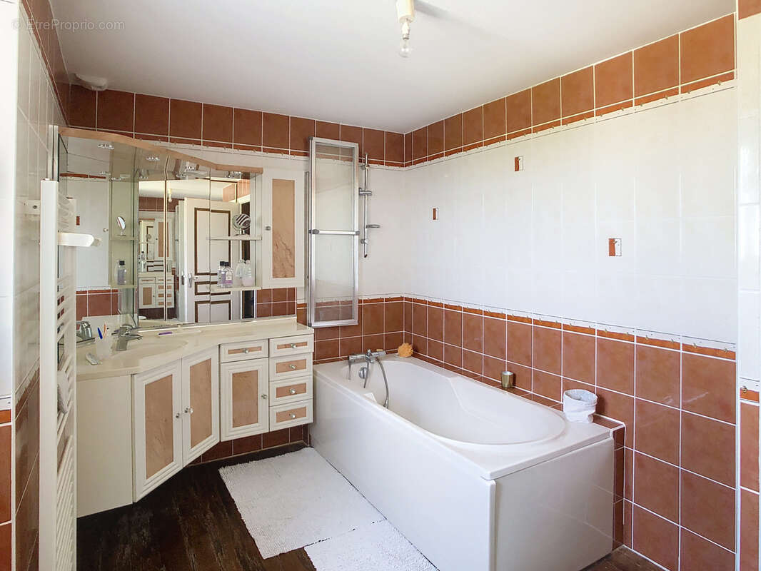 Maison à TOURVILLE-SUR-SIENNE