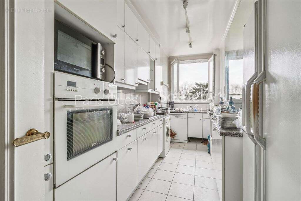 Appartement à NEUILLY-SUR-SEINE