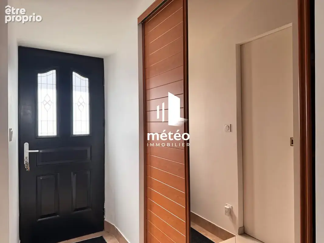 Maison 4 pièces à vendre - 124 m² avec terrain de 802 m² aux Sables - photo 2