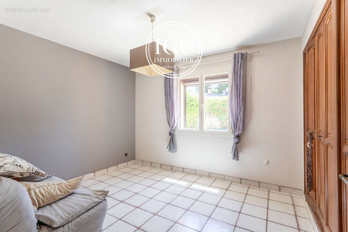 Maison type 5 - 150 m² / 954 m² terrain  piscine- vitrolles 13127 - photo 9