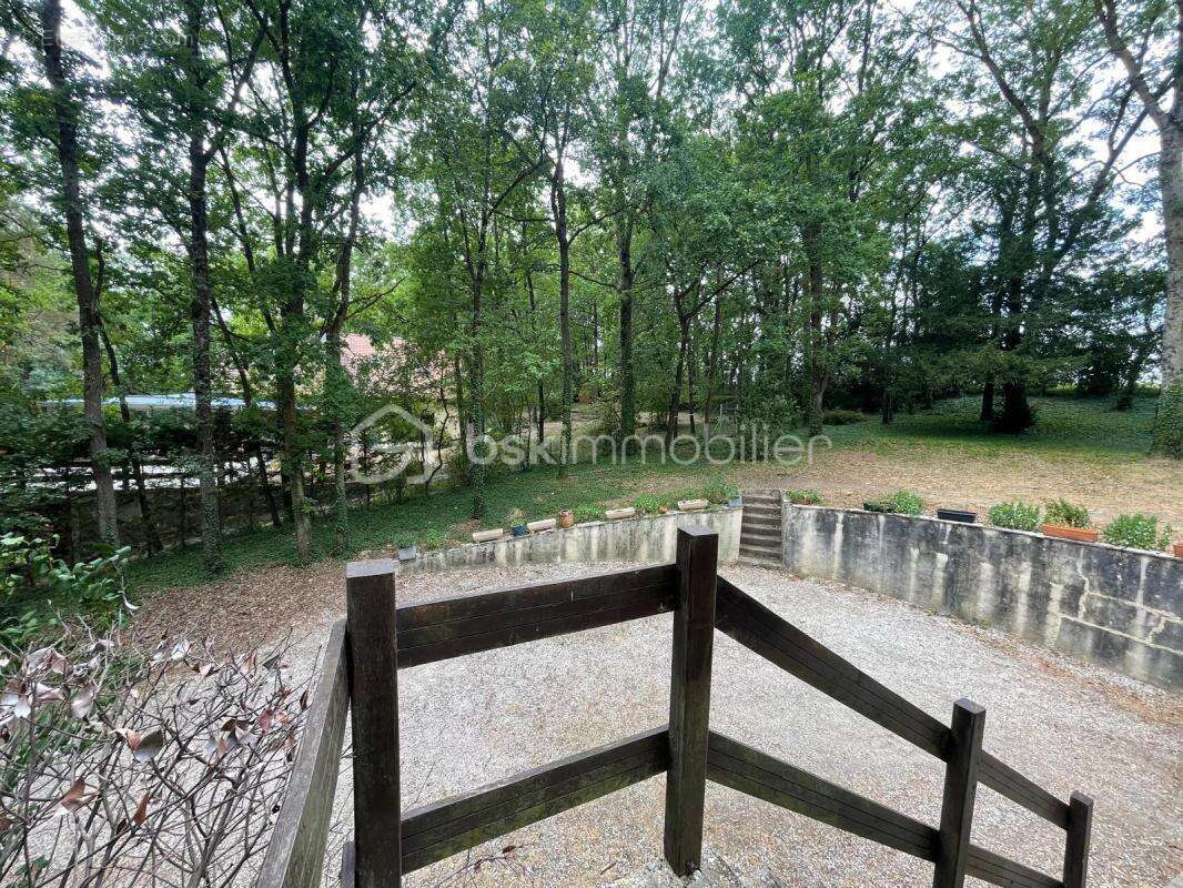 Maison avec sous-sol et terrain de 2270m² - photo 13