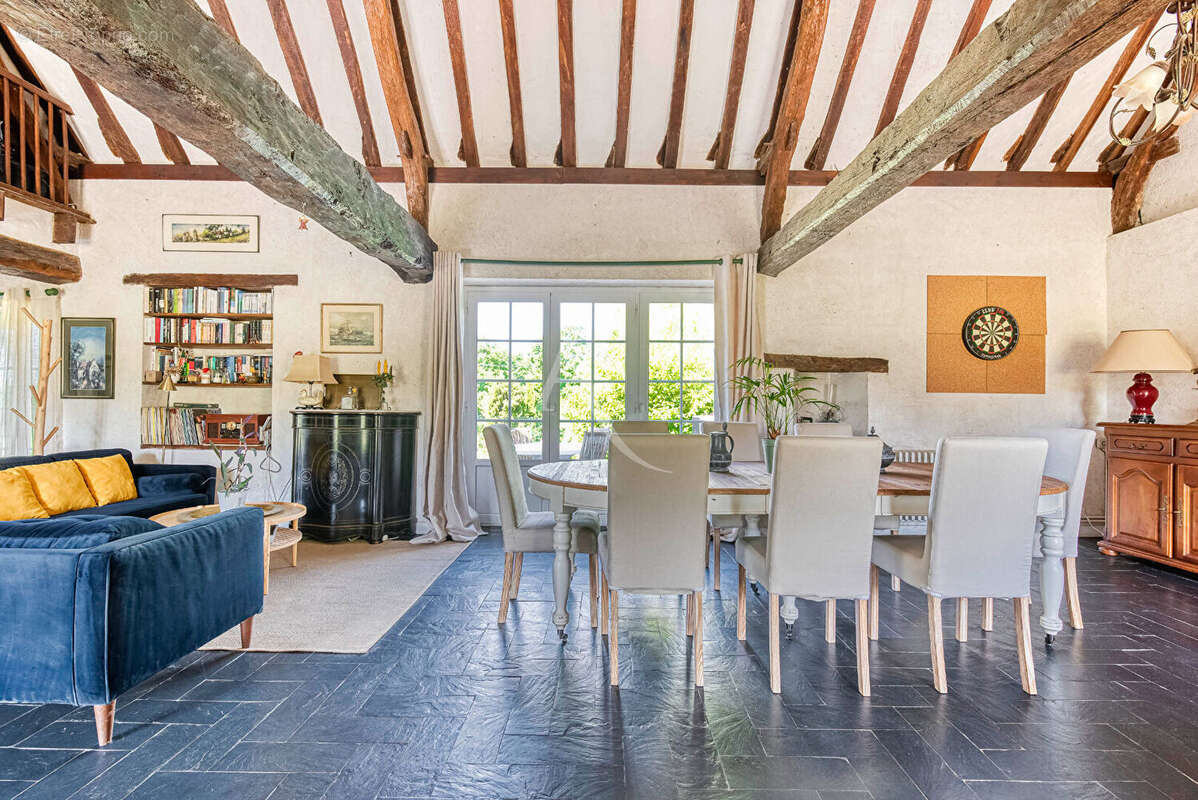 Maison de caractère à vendre à La Possonnière, implantée sur un magnifique terrain d'un hectare. - photo 5