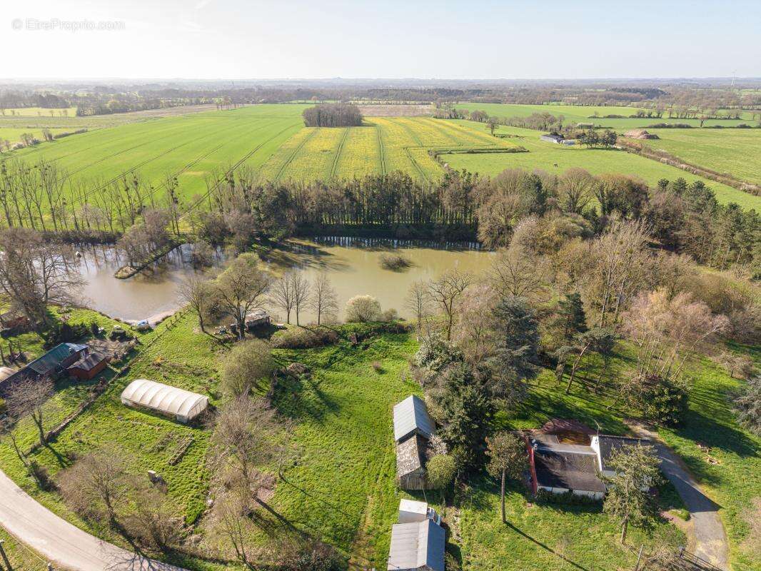 Terrain à SAINT-VINCENT-DES-LANDES