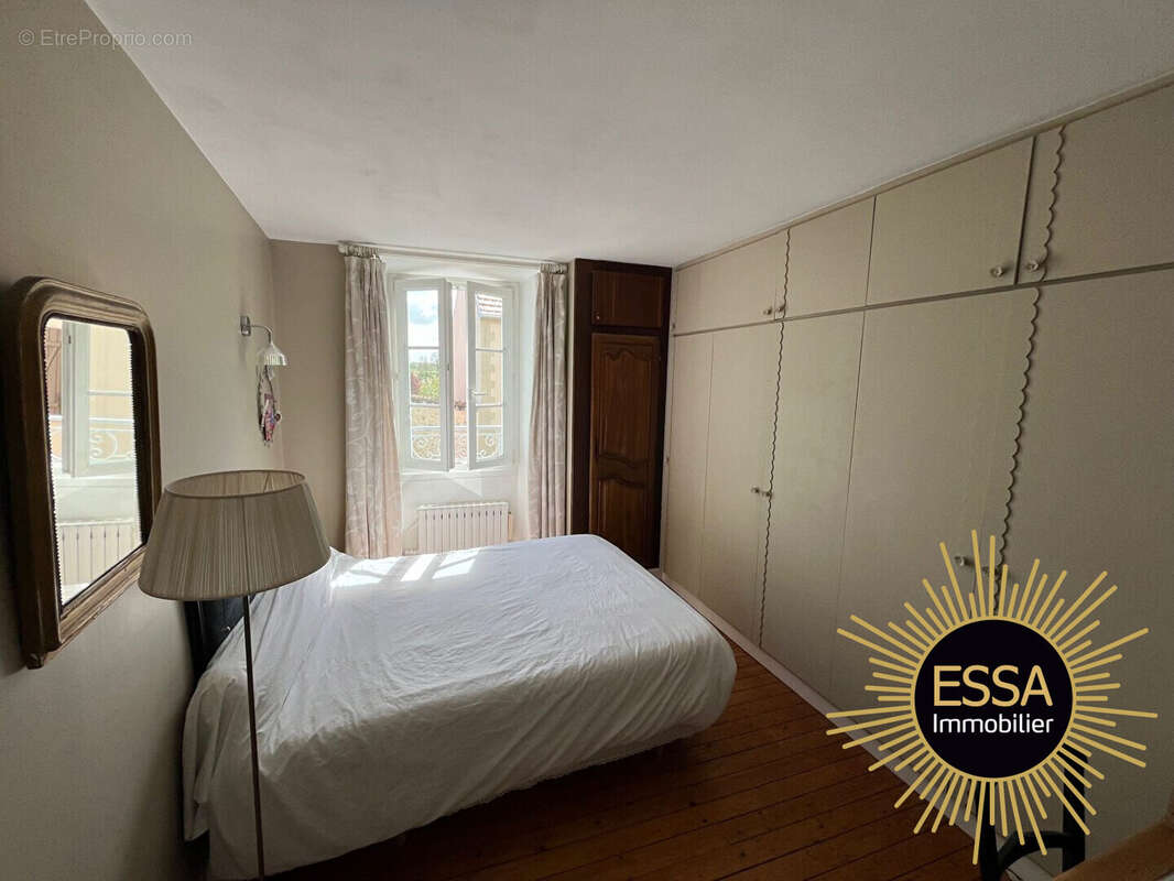 Maison à CRESPIERES