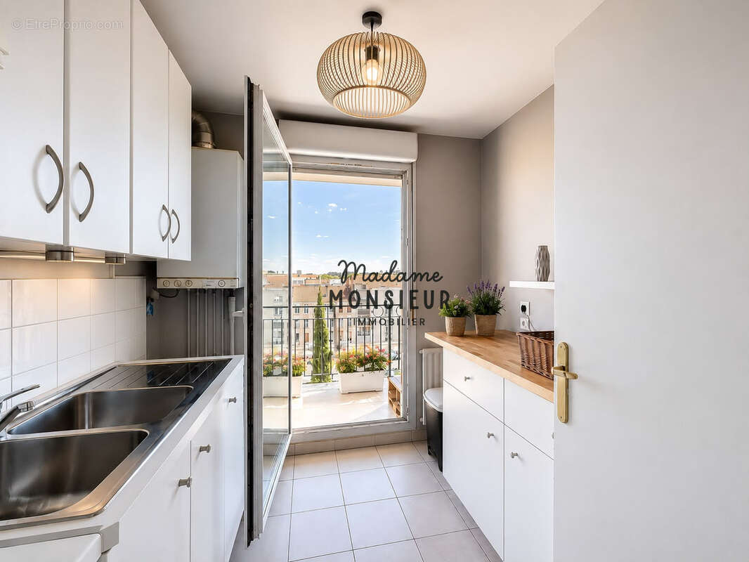 T2 Confluence avec terrasse et garage - photo 4