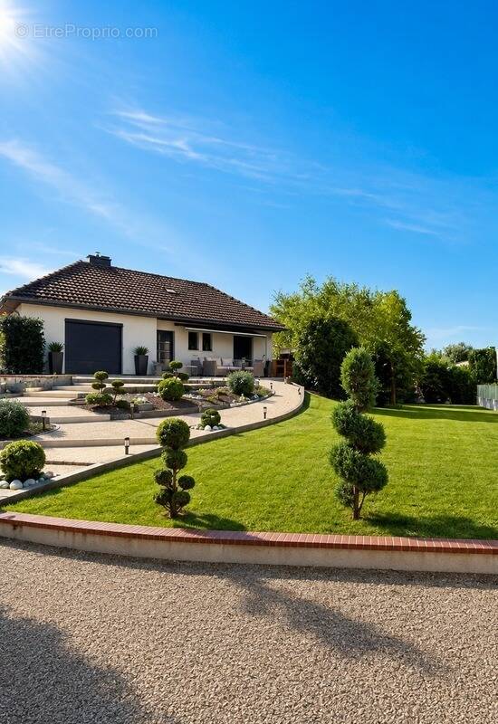 Maison à SAULON-LA-CHAPELLE