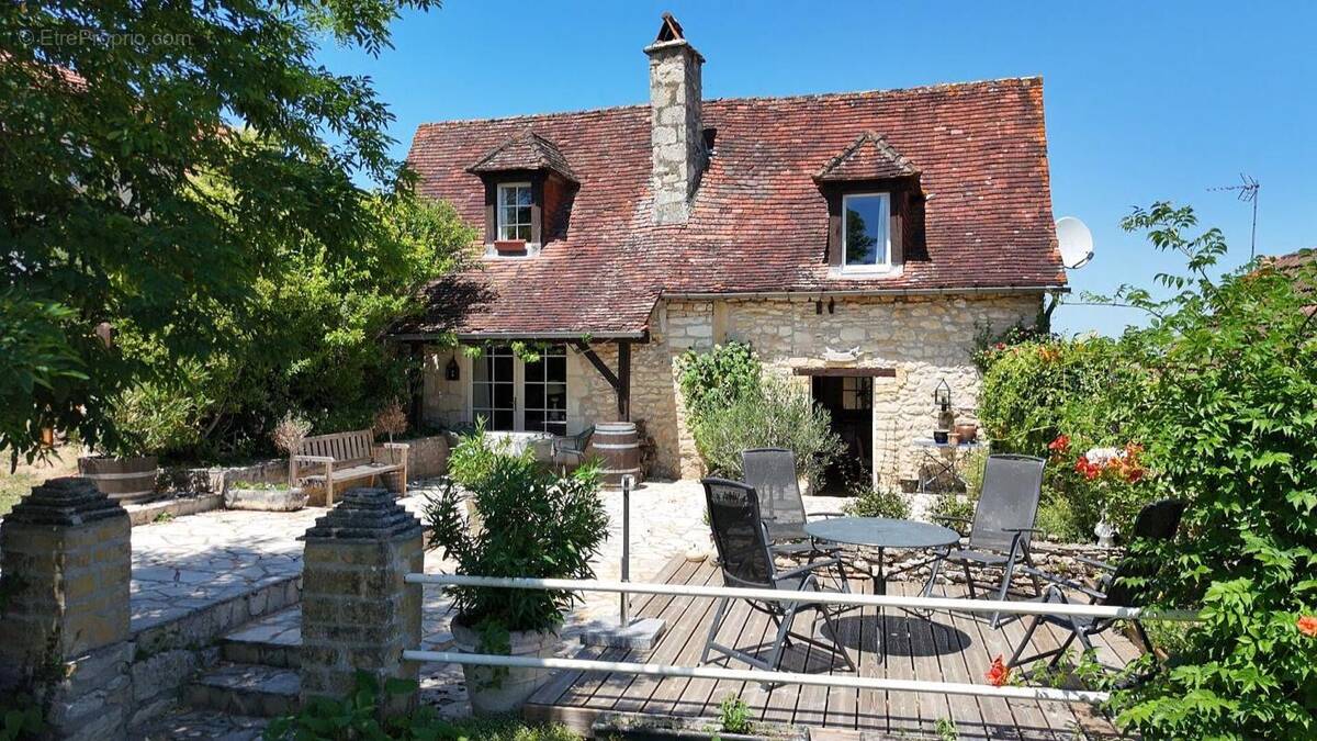 Maison à VEYRINES-DE-DOMME