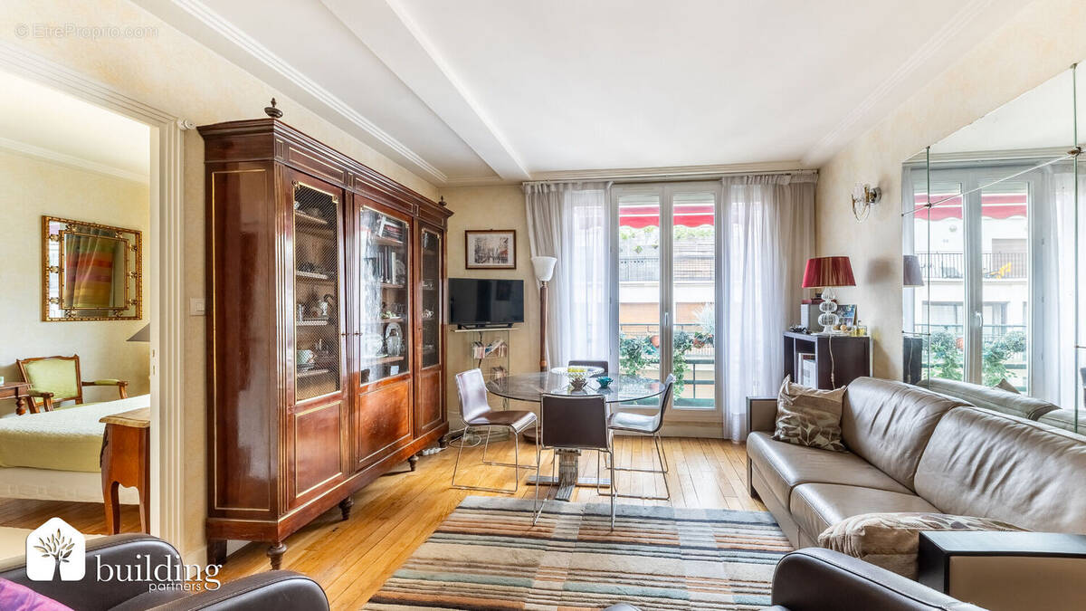 Appartement à PARIS-17E