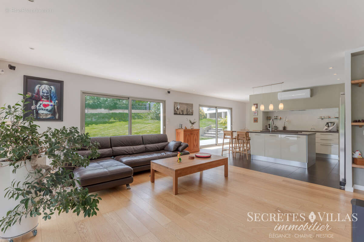 Maison à FARGUES-SAINT-HILAIRE