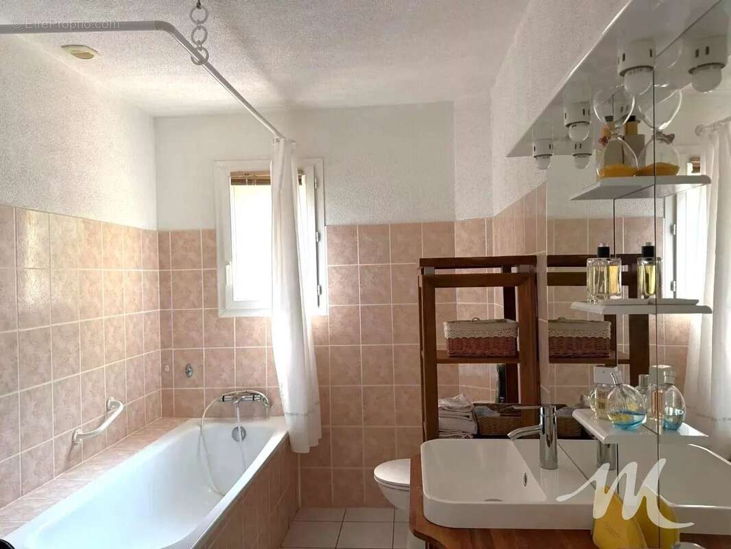 Belle maison  à Montmeyan, avec piscine, garage et 4 chambres! - photo 16
