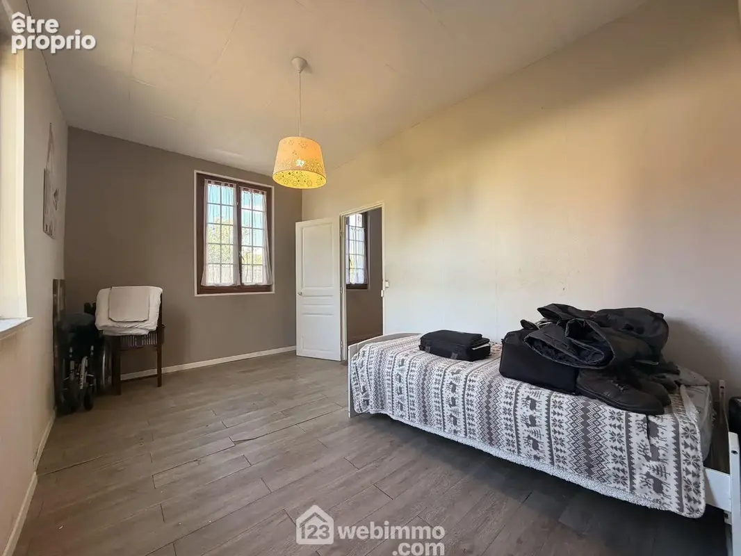 L'espace salon chaleureux de 14 m²