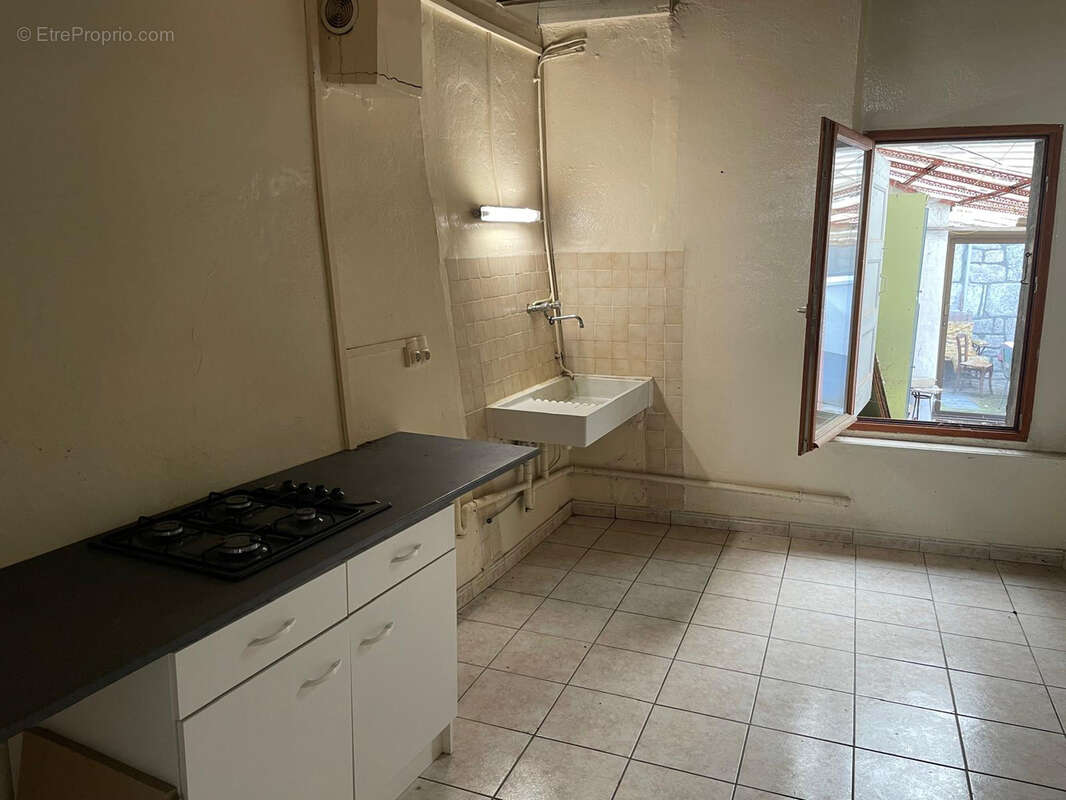 Maison de village ,plein centre de tence , - photo 10