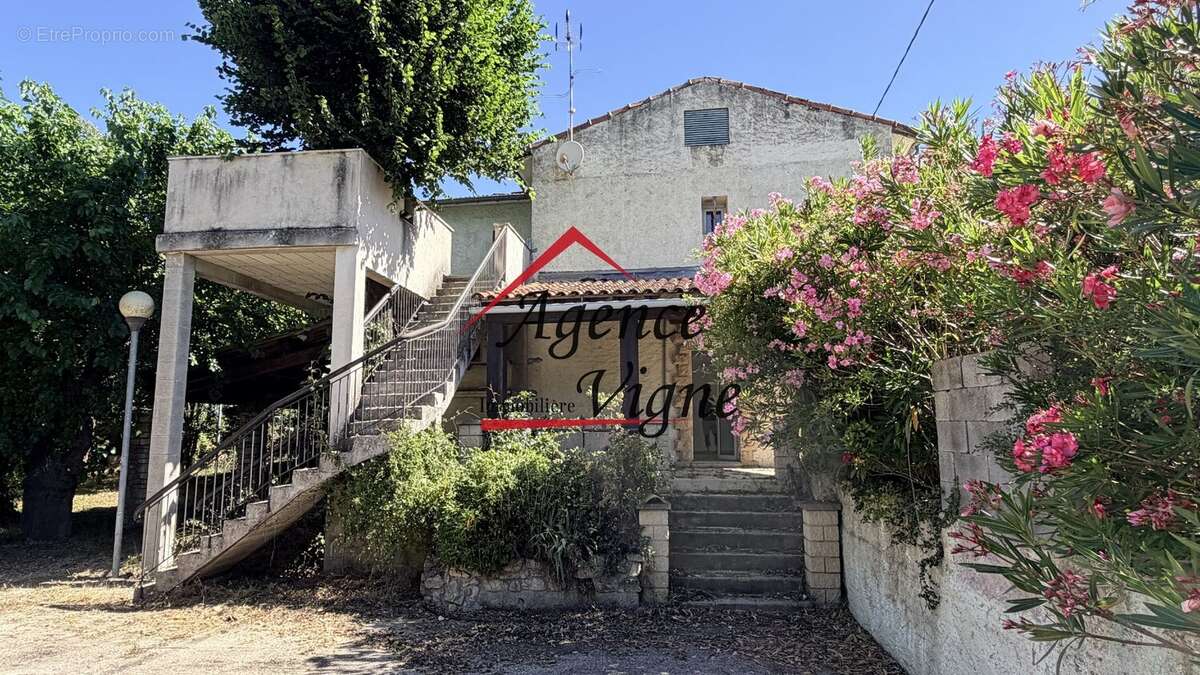 Maison à SAINT-JEAN-DE-MARUEJOLS-ET-AVEJAN
