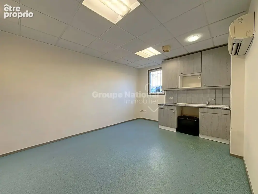 Vente local commercial libre - lunel - quartier gare - local commercial 138 m² - photo 10