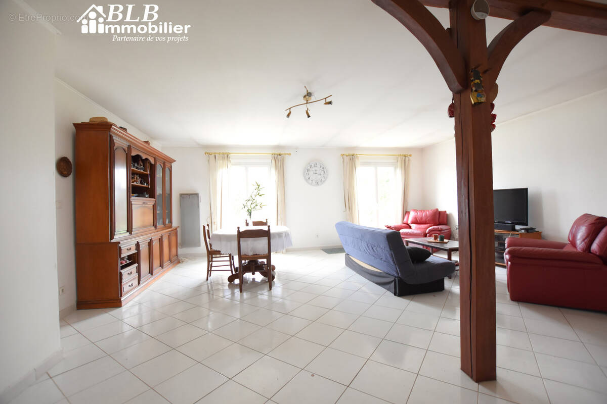 Maison à LES ESSARTS-LE-ROI