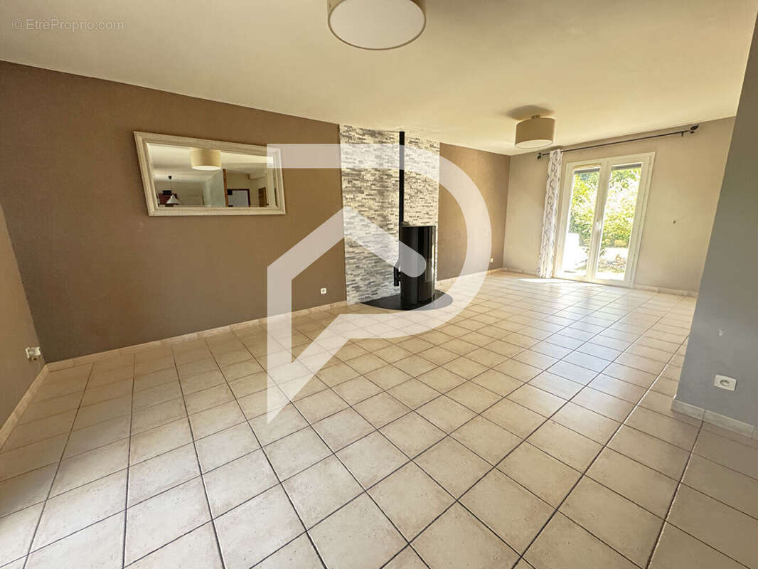 Maison à LA CHAUSSEE-D&#039;IVRY