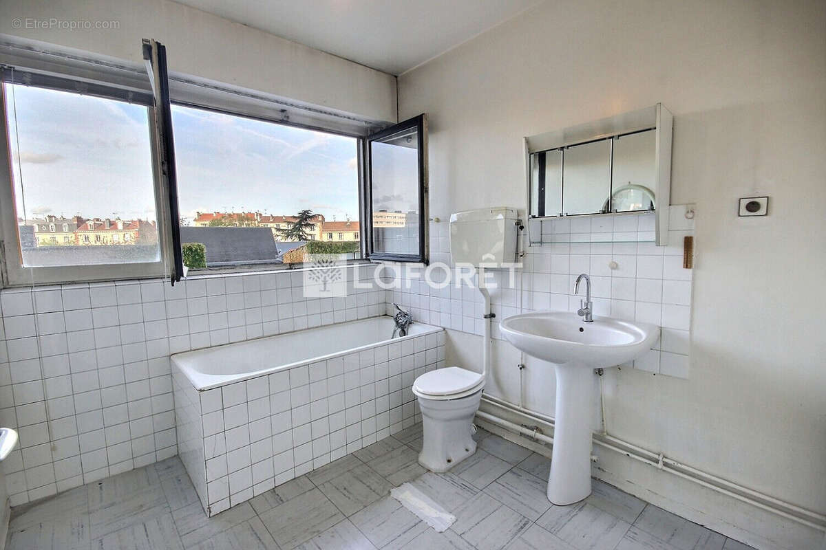 Appartement à COURBEVOIE