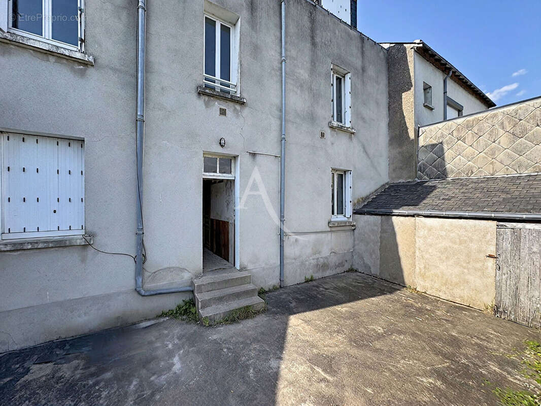 Appartement à LES PONTS-DE-CE
