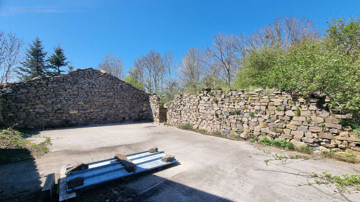 Maison à LE LAC-D&#039;ISSARLES