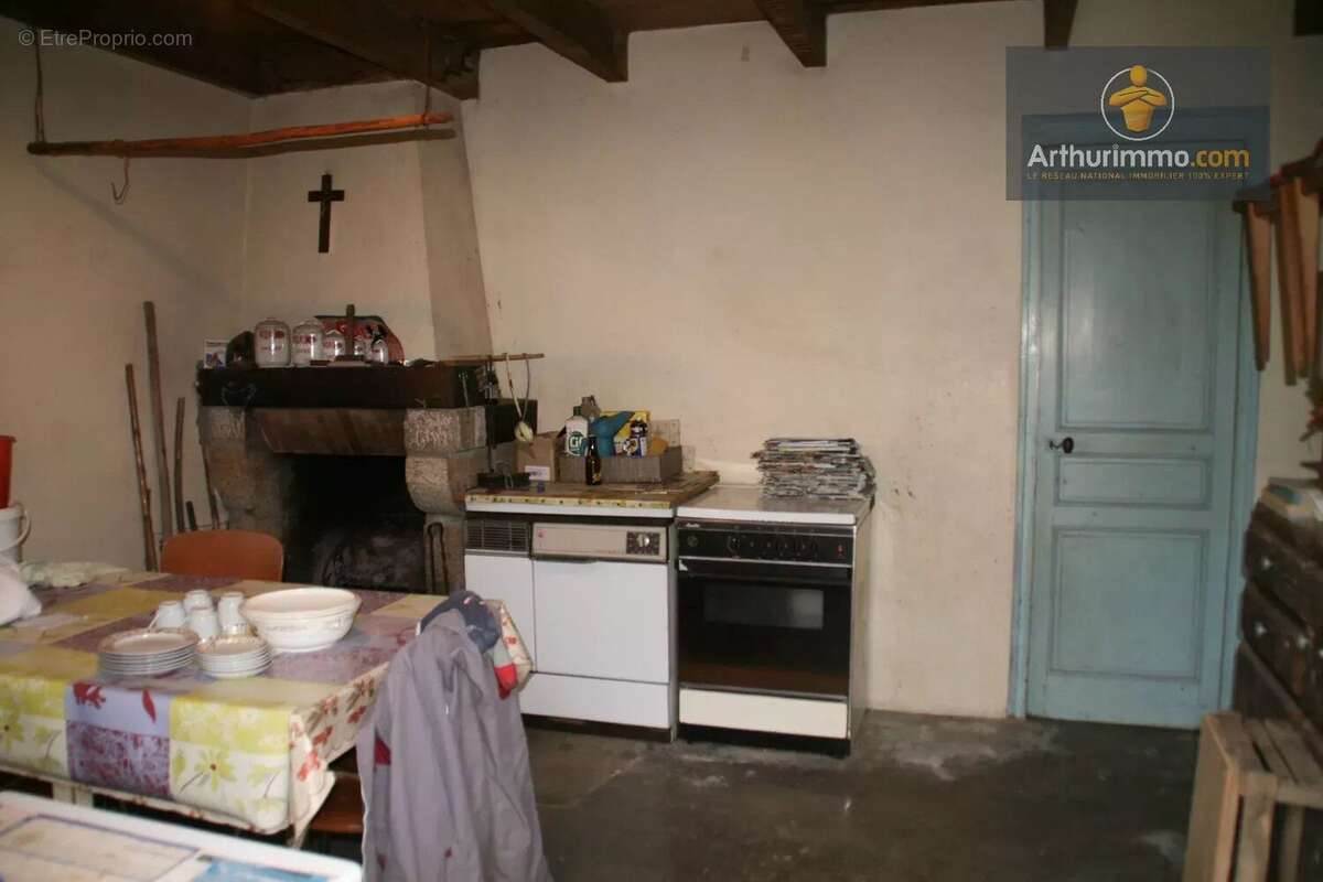 Parking à LA GREE-SAINT-LAURENT