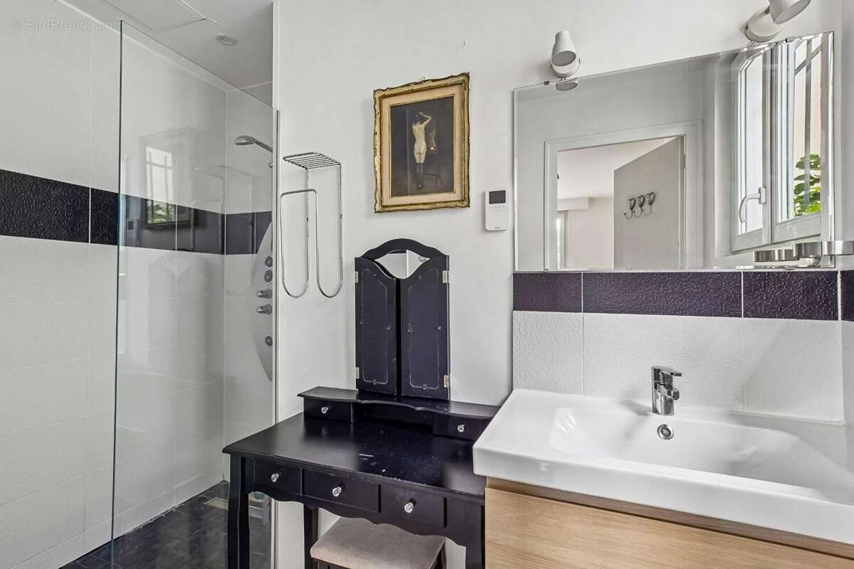 LE PECQ, maison de 215 M2 au sol sur 347 M2 de terrain - photo 17