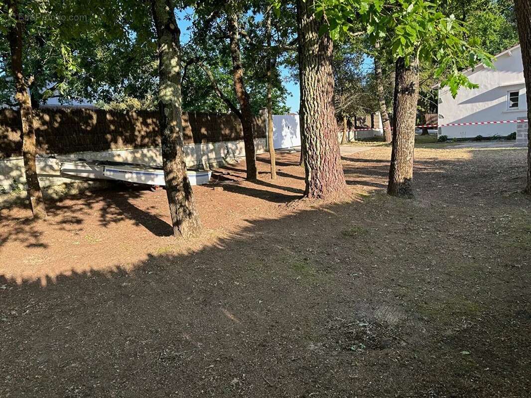 Terrain à JARD-SUR-MER